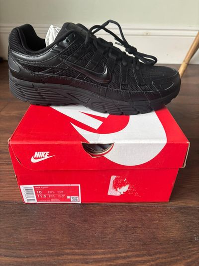 Nike Black Sneakers