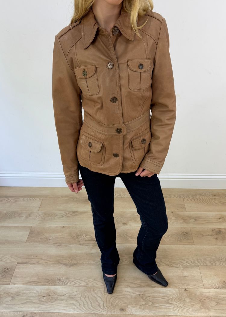 Immagine di large brown leather jacket 7