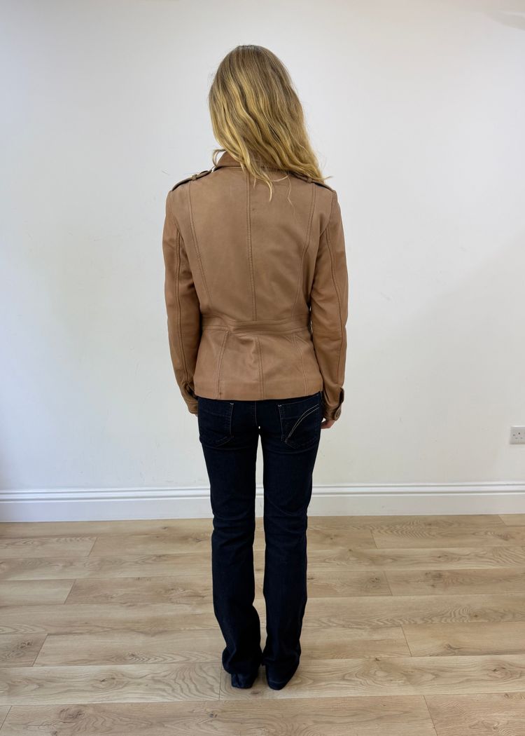 Immagine di large brown leather jacket 4