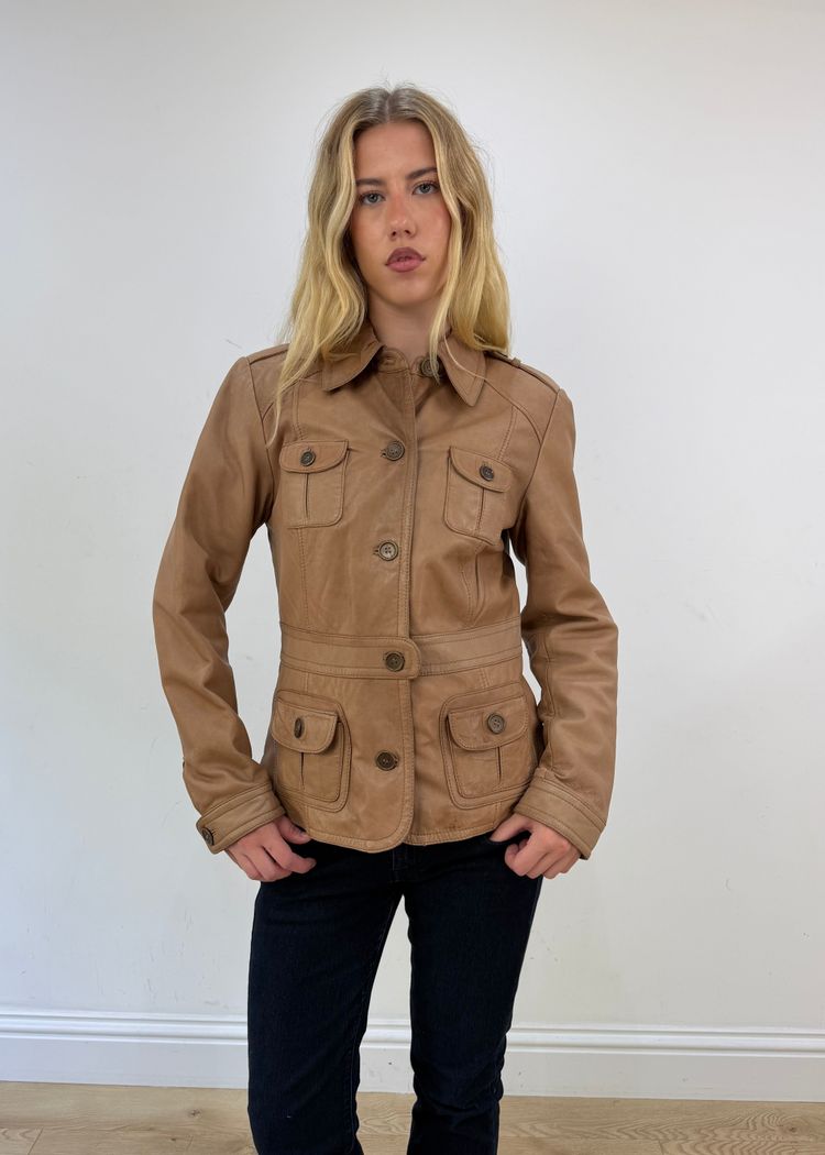 Immagine di large brown leather jacket 5