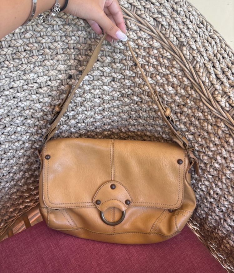 tan leather shoulder bag Sisley