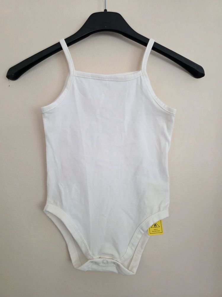 Immagine di 🤍 Shein Pack of 5 White / Cream Strappy Cami Baby Bodysuits / Vests (18-24 Months) New with Tags 4