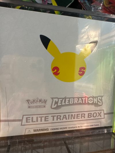 Pokémon Celebrations Elite Trainer Box