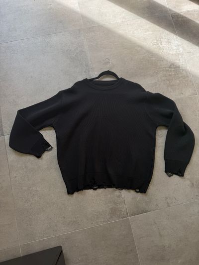 Maglione nero KISHTA strappato