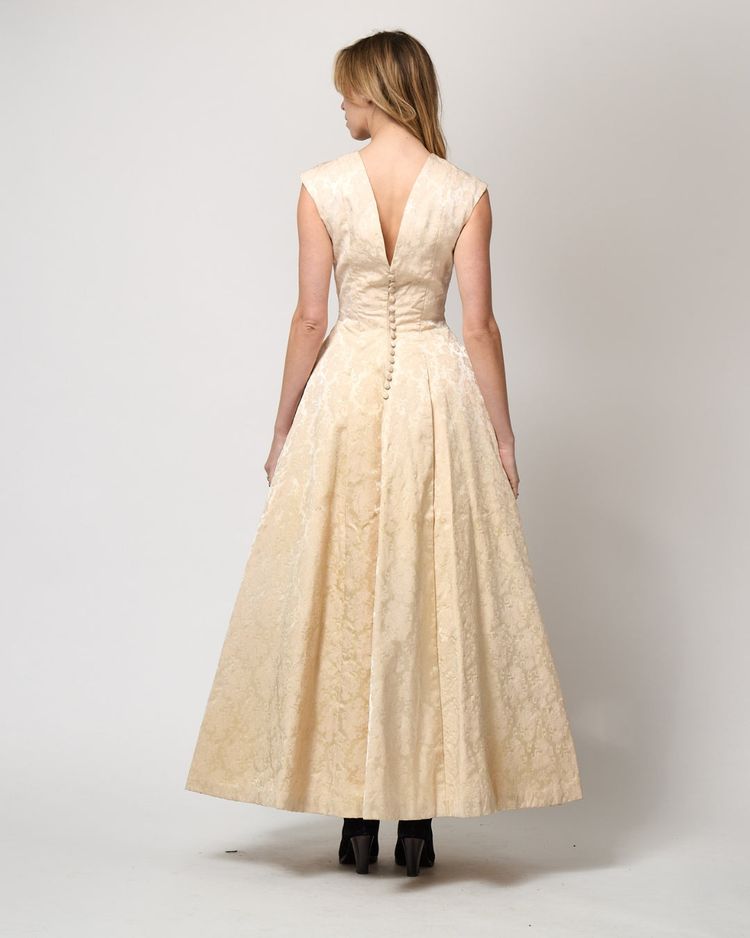 1950s Harrods Cream Brocade Wedding Dress with Petticoat 12