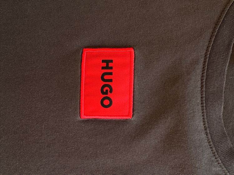 Hugo Black T-Shirt With Red Logo Patch imagen 3