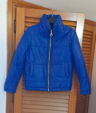 Giacca piumino azzurra da donna corta