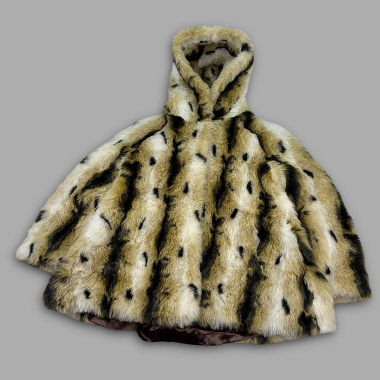 Immagine di Marble 2000's faux lynx fur hooded coat with clasp closures (XS) wms 19