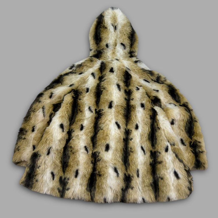 Immagine di Marble 2000's faux lynx fur hooded coat with clasp closures (XS) wms 6