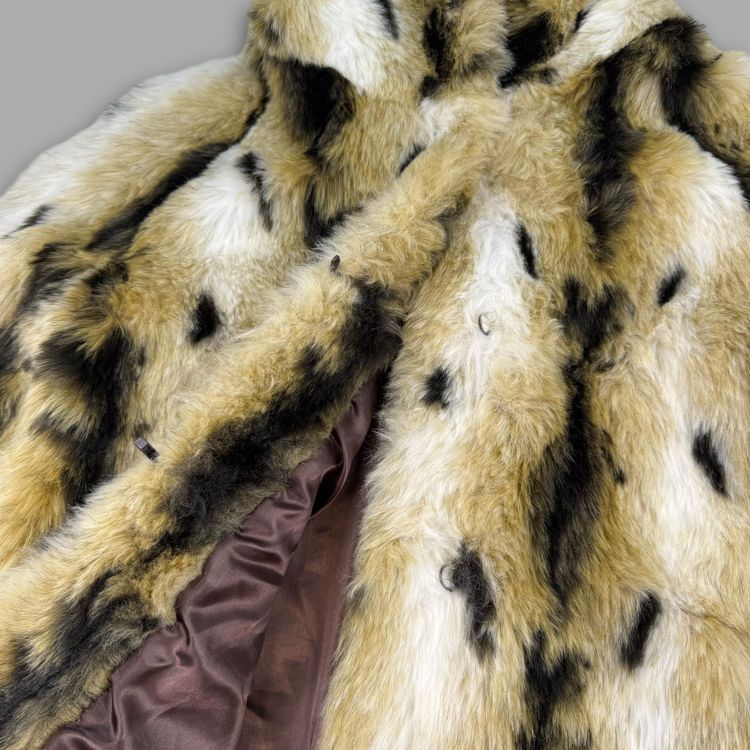 Immagine di Marble 2000's faux lynx fur hooded coat with clasp closures (XS) wms 13