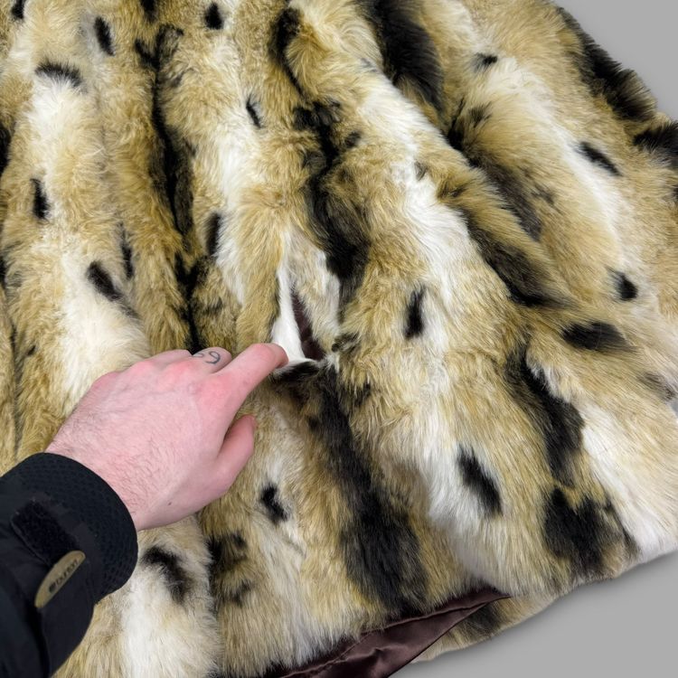 Immagine di Marble 2000's faux lynx fur hooded coat with clasp closures (XS) wms 16