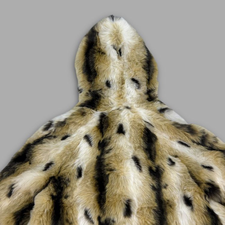 Immagine di Marble 2000's faux lynx fur hooded coat with clasp closures (XS) wms 14