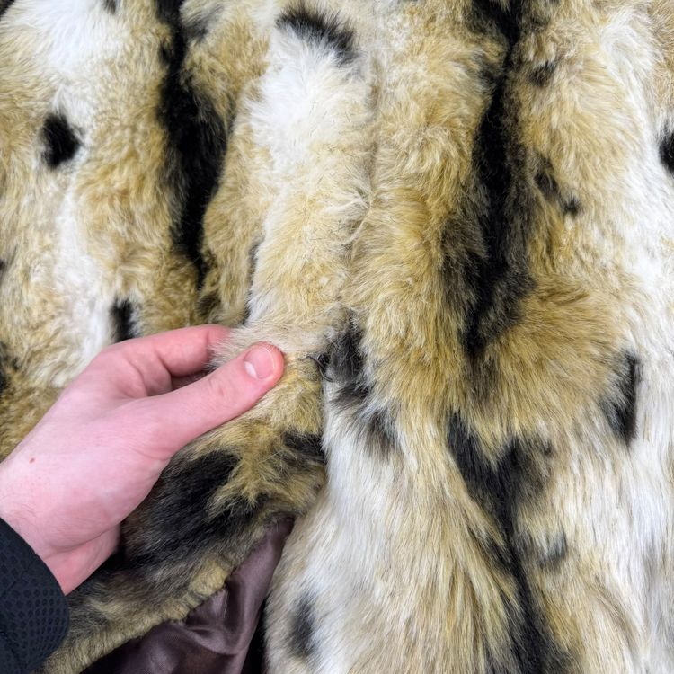 Immagine di Marble 2000's faux lynx fur hooded coat with clasp closures (XS) wms 9