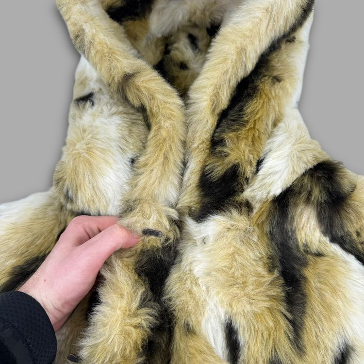 Immagine di Marble 2000's faux lynx fur hooded coat with clasp closures (XS) wms 15