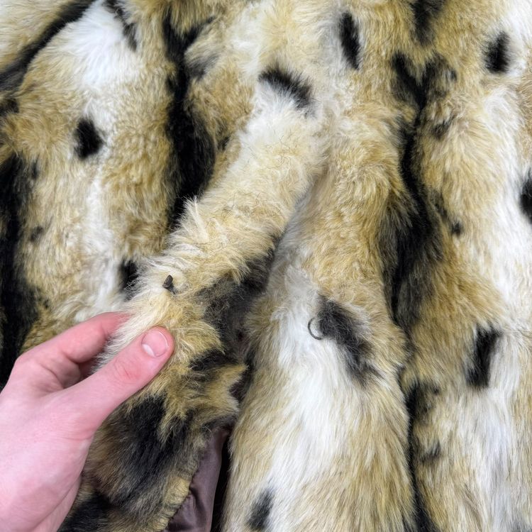 Immagine di Marble 2000's faux lynx fur hooded coat with clasp closures (XS) wms 2
