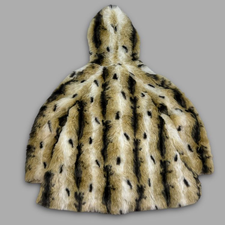 Immagine di Marble 2000's faux lynx fur hooded coat with clasp closures (XS) wms 11
