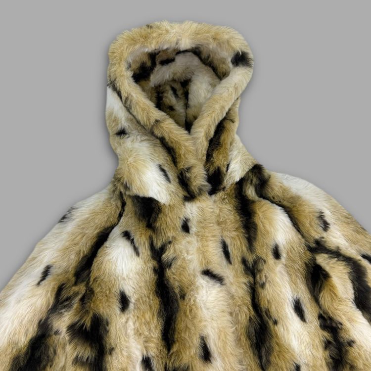 Immagine di Marble 2000's faux lynx fur hooded coat with clasp closures (XS) wms 10