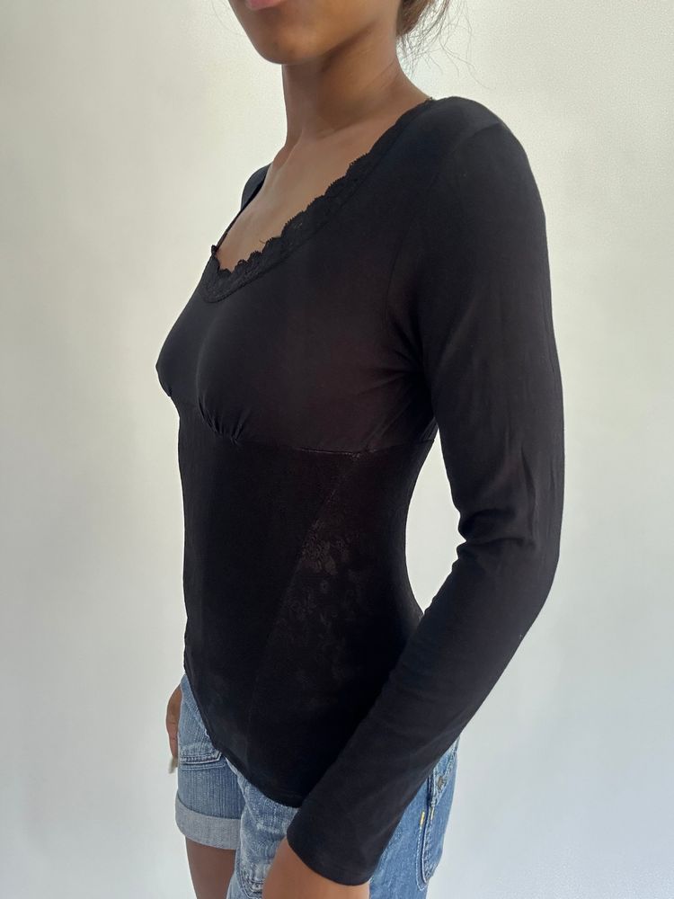 french summer drop | small black long sleeve floral pattern top image 2