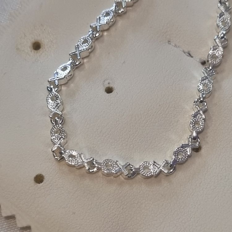 Silver Bracelet With X And O Pattern