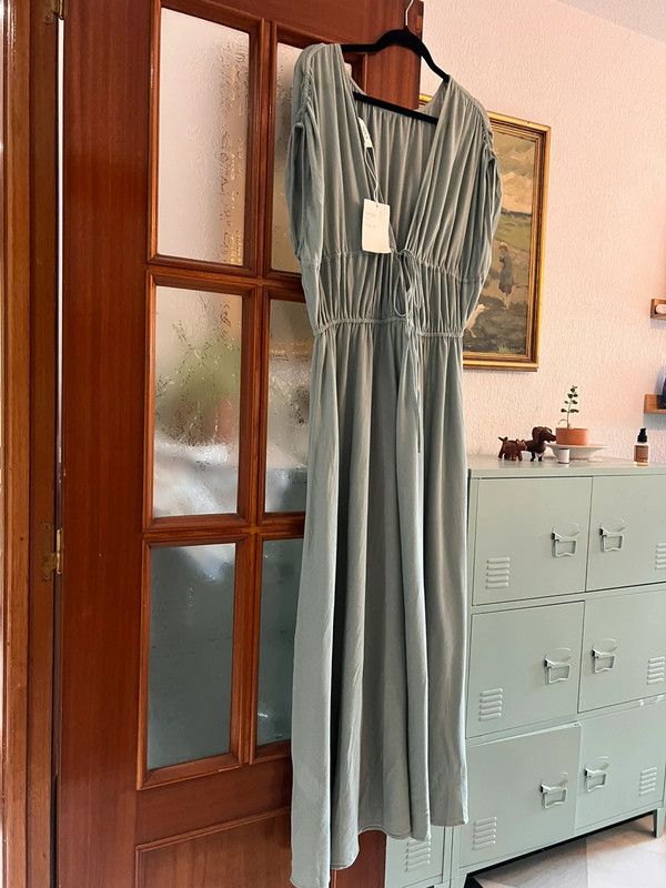 Hermoso vestido COS color turquesa pastel 🧚