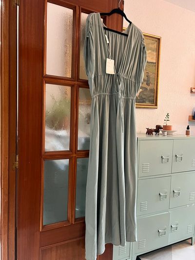 Hermoso vestido COS color turquesa pastel 🧚