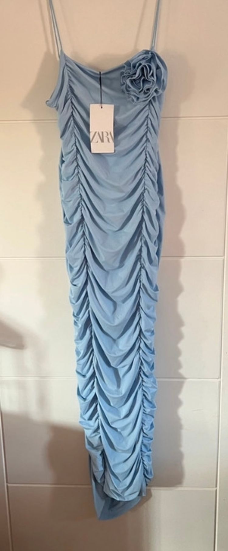 Immagine di Size 10-12 Zara Ruched Light Blue Dress With Flower Detail 2