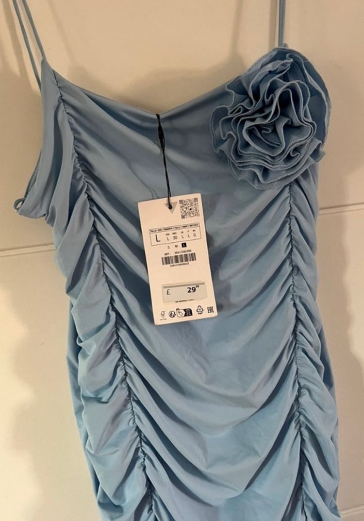 Immagine di Size 10-12 Zara Ruched Light Blue Dress With Flower Detail 4