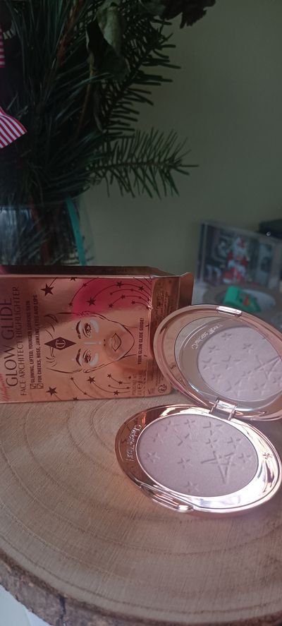 Glow Gilded Highlighter Compact