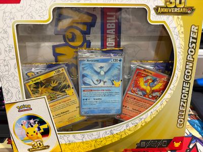 Collezione con poster 30° ann. Pokemon ita