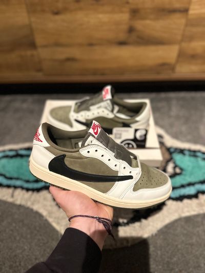 Nike Air Jordan 1 Travis Scott “Medium Olive” U.K. 7.5