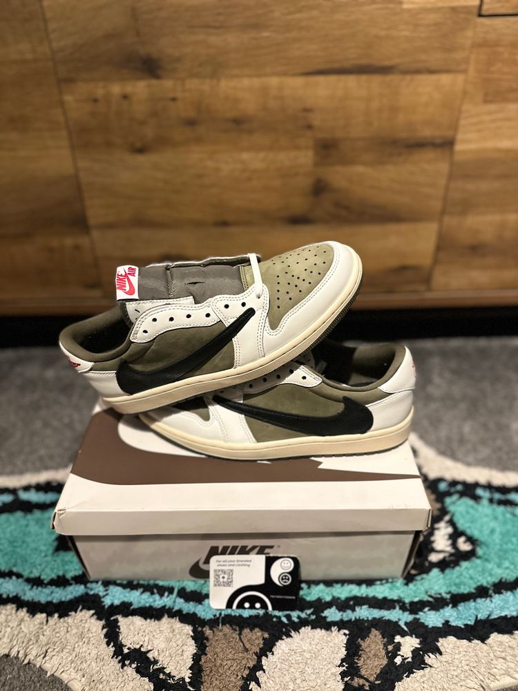Nike Air Jordan 1 Travis Scott “Medium Olive” U.K. 7.5 image 2