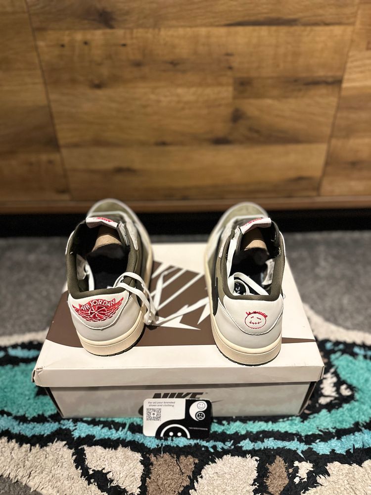 Nike Air Jordan 1 Travis Scott “Medium Olive” U.K. 7.5 image 7