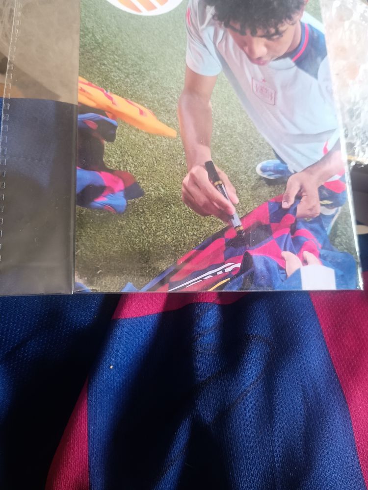 Immagine del prodotto Topps Camiseta firmada lamine yamal 