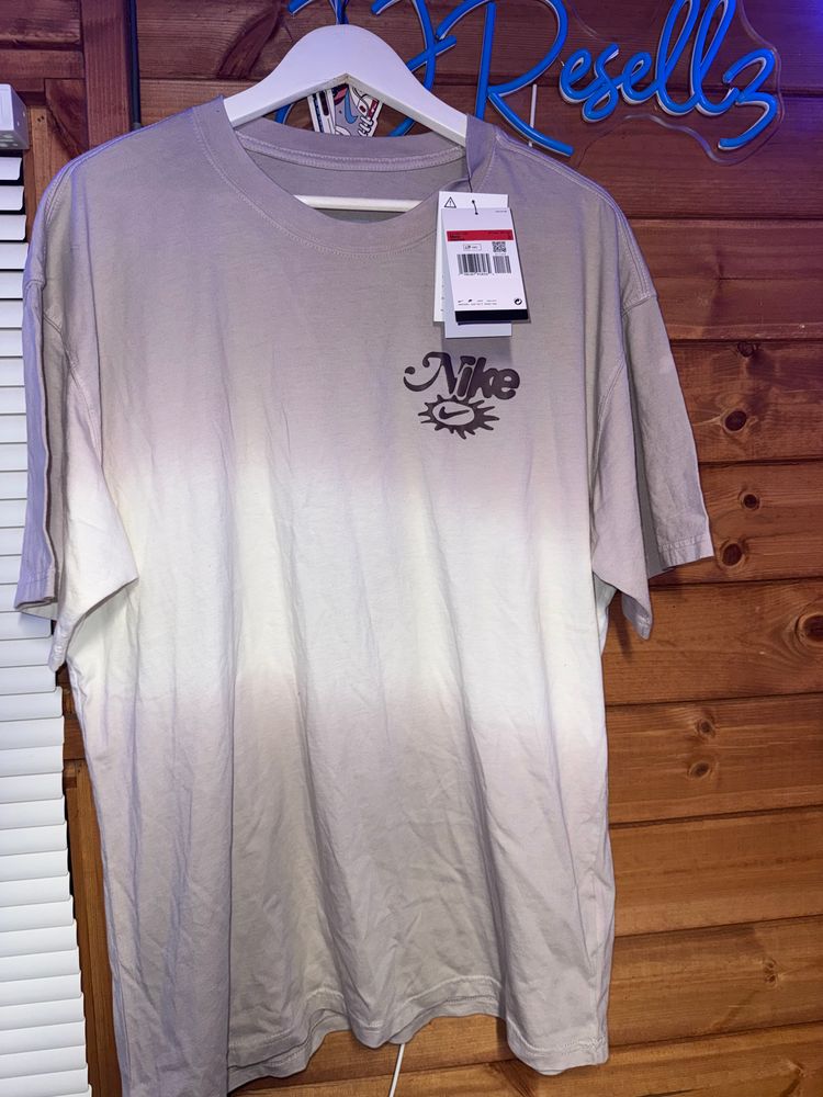 Nike T-Shirt Size Large 