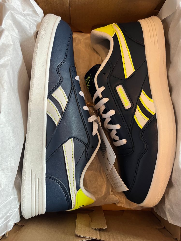 Reebok Sneakers