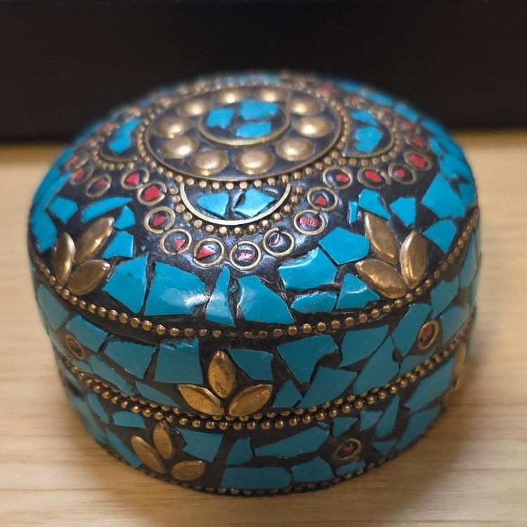£25, Decorative Round Trinket Box image 6