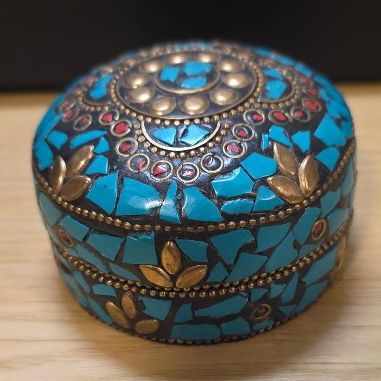£25, Decorative Round Trinket Box image 5