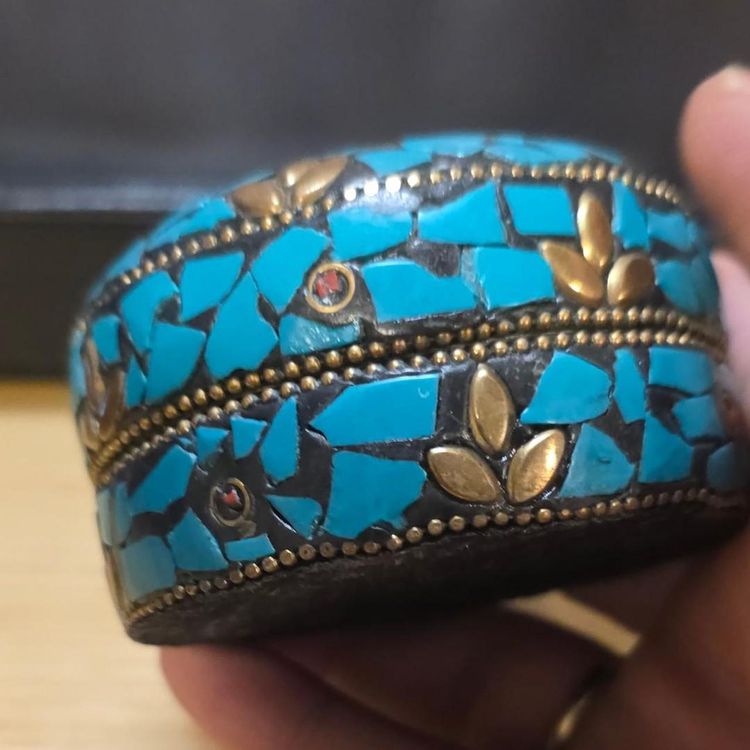 £25, Decorative Round Trinket Box image 3
