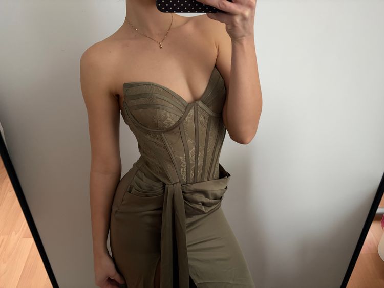 Wieczorowa khaki sukienka maxi wycięcie na nogę gorsetowa rozmiar S 3