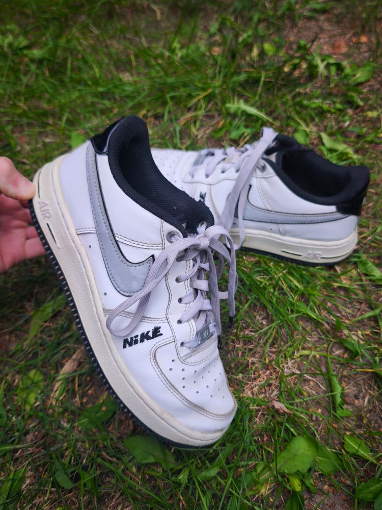 Nike Nike White And Black Sneakers product image
