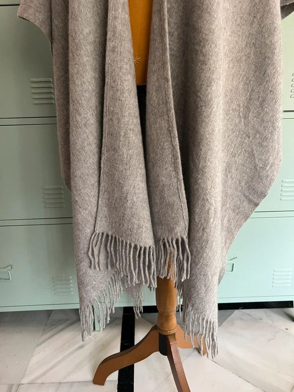Impresionante poncho COS de lana y cachemira 🐑 imagen 2