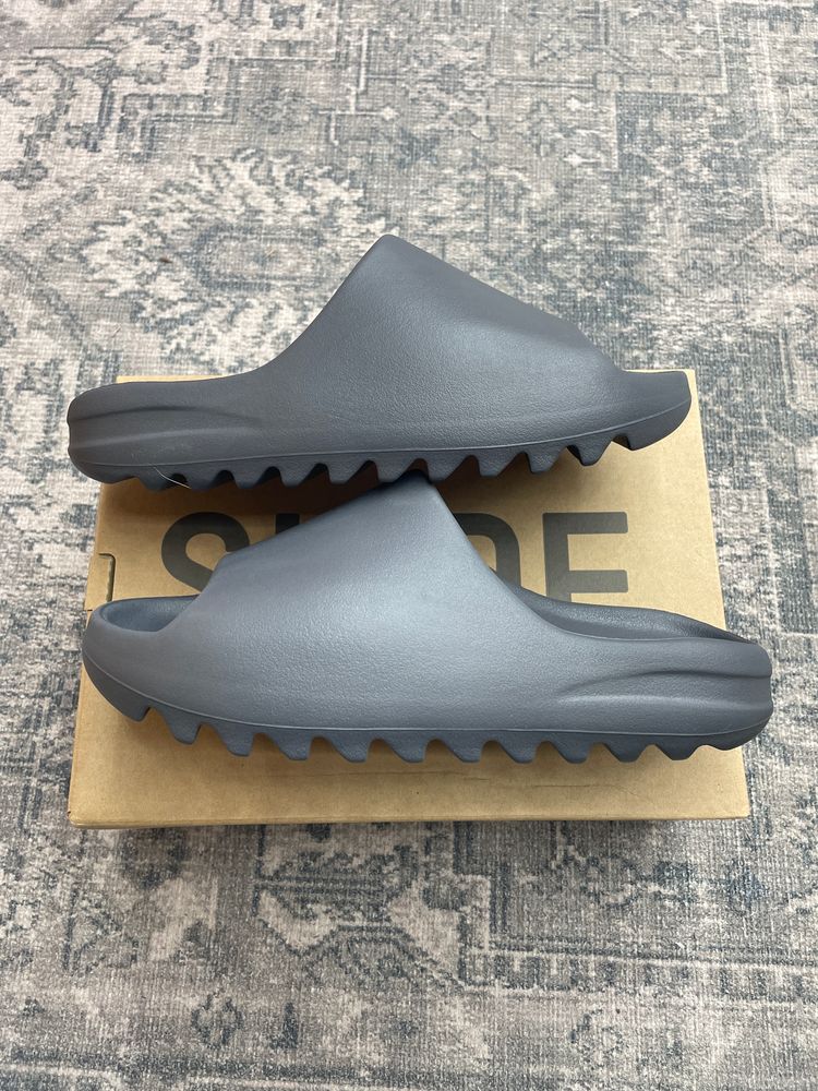 YEEZY SLIDE SLATE GREY image 1