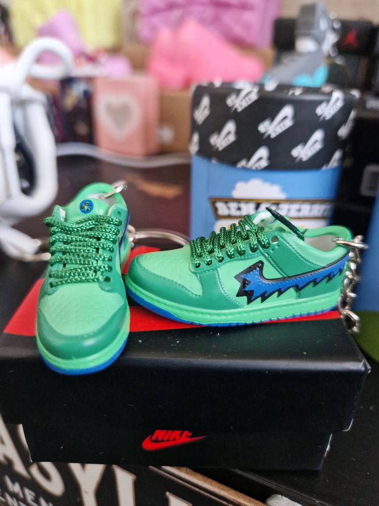 Nike Green Sb Dunk Sneaker Keychain