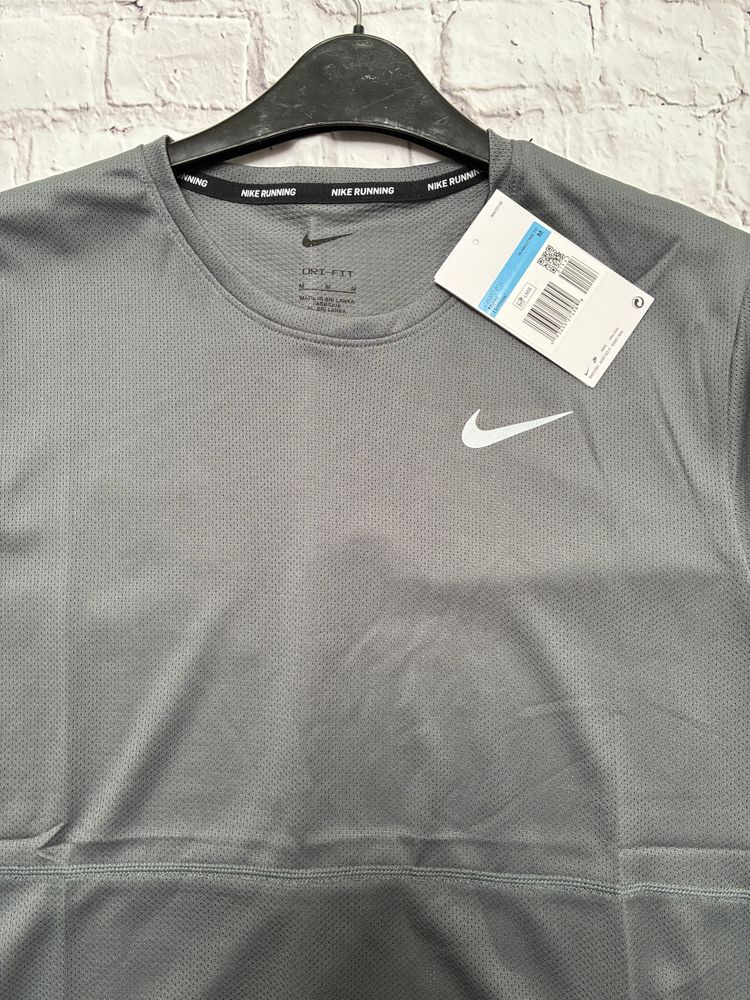Immagine di Nike Grey Running T-Shirt 2