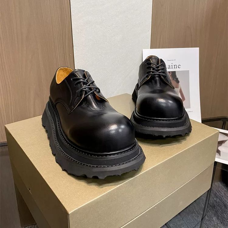 Immagine di Black Leather Lace-Up Shoes 2
