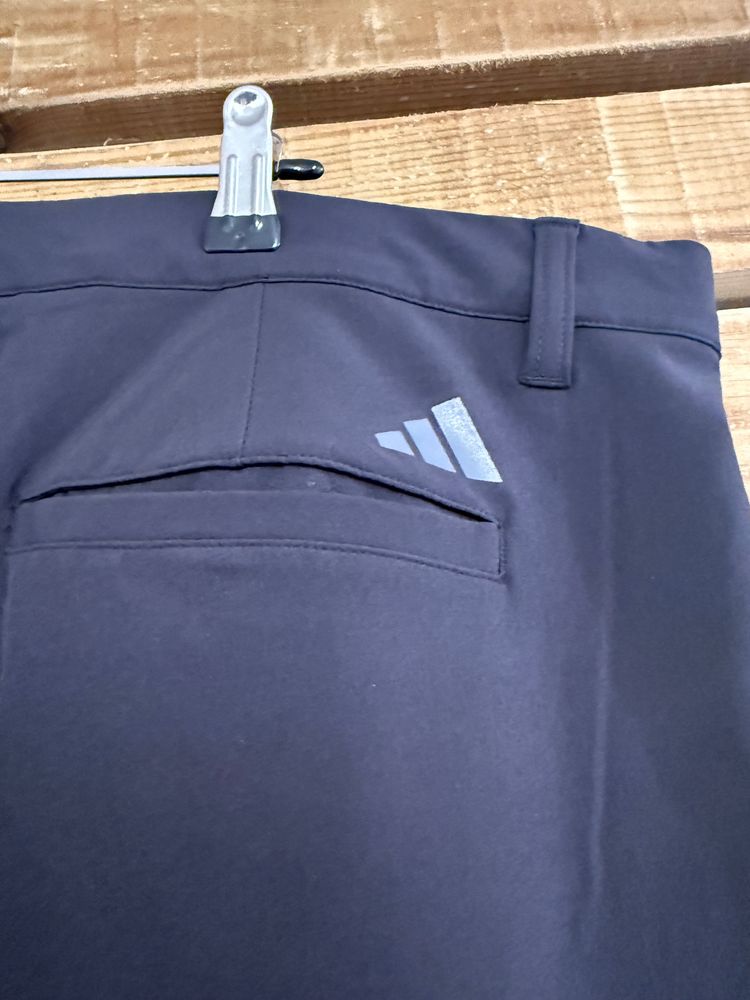 Adidas Ultimate365 tapered golf pants/ trousers. Black. Waist: 36” Leg: 30” imagen 4