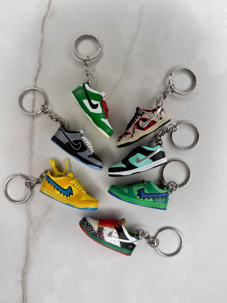 MYSTERY PREMIUM KEY CHAIN