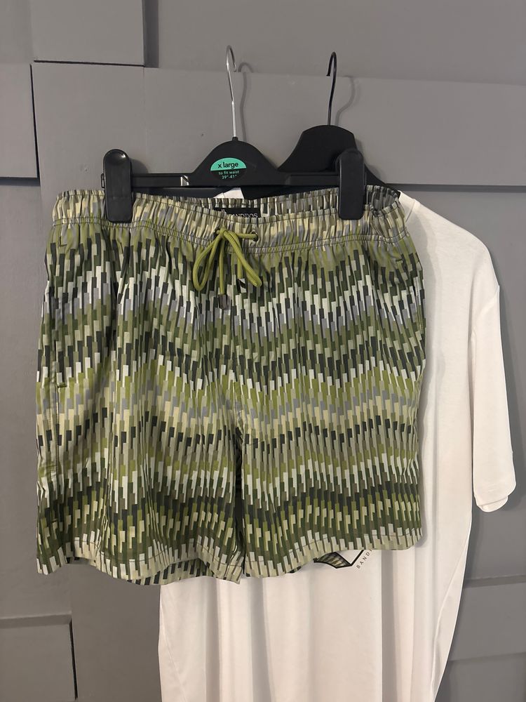 Modus green patterned shorts medium
