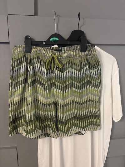 Modus green patterned shorts medium