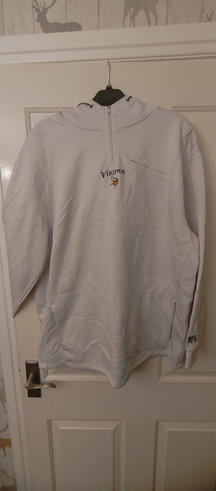 2XL White Hoodie With Vikings Logo